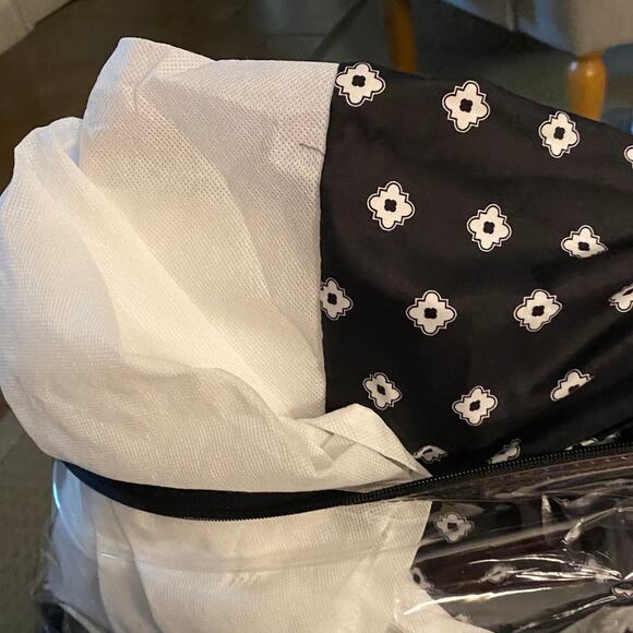 Home Expressions Queen Comforter and 2 Bed Skirts Comforter is Reversible - Picture 4 of 4